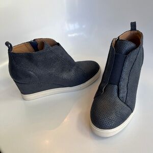 Linea Paolo Anna Slip-On Suede Shimmer Blue Ankle Bootie Wedge Sneakers Size 6 M